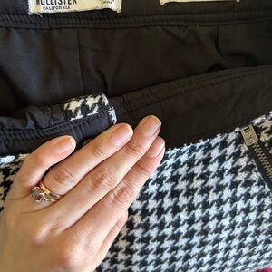 Hollister Black and White Houndstooth Skirt